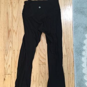 black cropped lululemon leggings